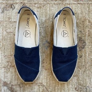 Tom’sNavy blue and pinstripe flats.  Size W5